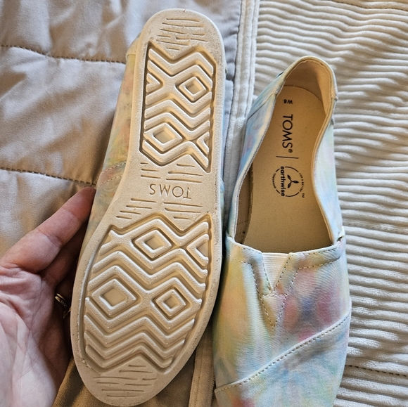 Toms Blue and Pink Flats Tie-dye Slip-On Loafers Size 8 - Picture 5 of 7